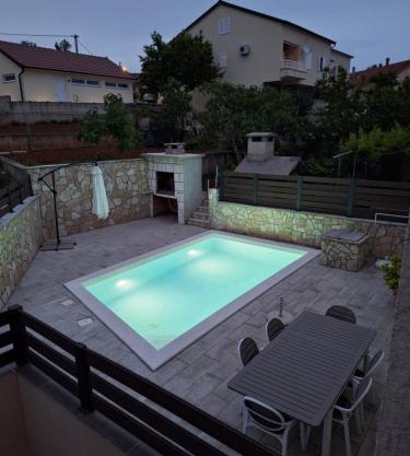 LUXURY Apartment IMOTA,with private pool,big Free Parking,Car EVcharger