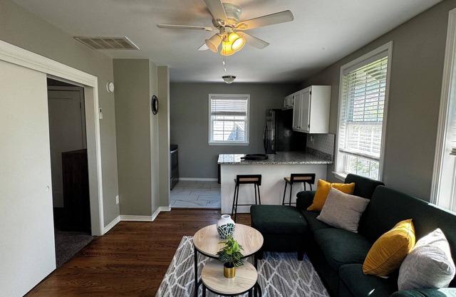 Luxury apartment in Historic Maple Ridge, 5 min from downtown.