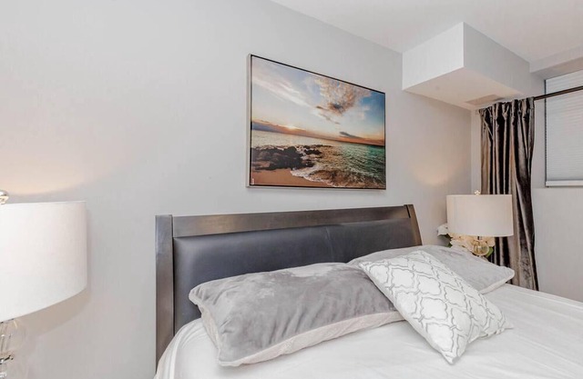 Luxury Apartment in Oakville