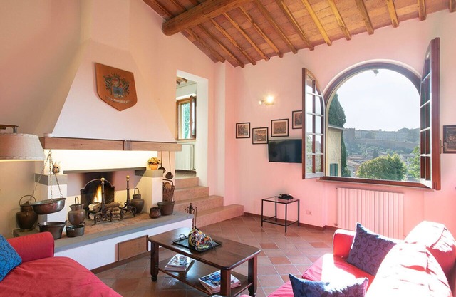 Luxury apartment in Toledo villa with pool: Private view of Siena!