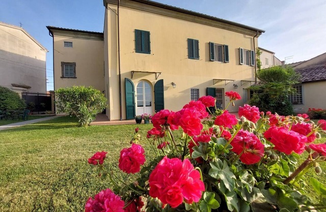 Luxury Apartment in Tuscany in a Palazzo with Swimming Pool, Garden and Parking