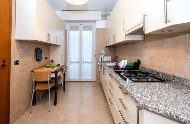 Luxury Apartment in Uni Bocconi, Historical Center, Tram Stop Under House