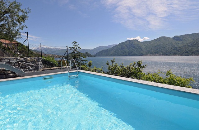 Luxury apartment with private pool in Sala Comacina for 2-4 people