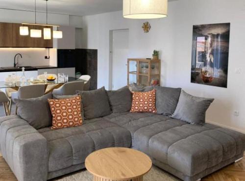 Luxury Apartment Ivo with Jacuzzi near the beach