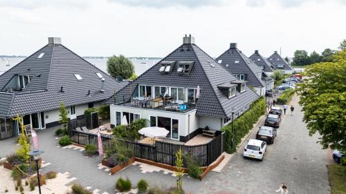Luxury apartment near the water