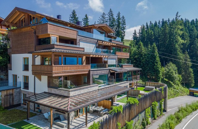 Luxury apartment with sauna near the ski lift