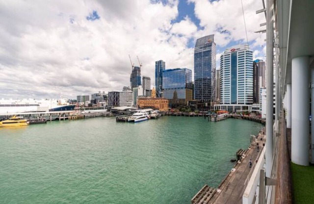Luxury Apartment With Stunning Harbour & City View