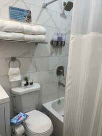 Luxury apartments NY 4 Bedrooms 3 Bathroom.