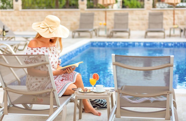 Luxury Apartments Queen - Triple Studio with Pool