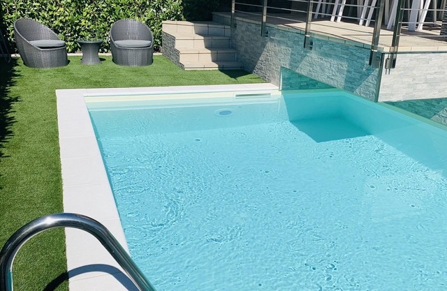 Luxury appartament with private pool and garden.
