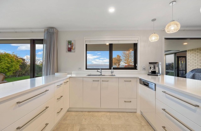LUXURY AT GEMINI PLACE ON LAKE ROTORUA