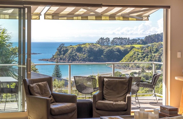 Luxury at Palm Beach is just a 5 min walk to Palm Beach