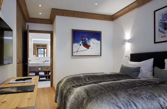 Luxury ski-in-out apartment with amazing views linked to exclusive 5-star hotel
