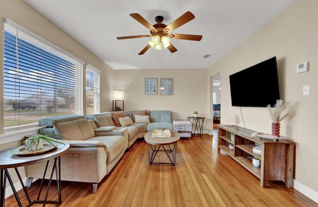 Luxury Bathroom Home with Game Room 25 Mins to PCB