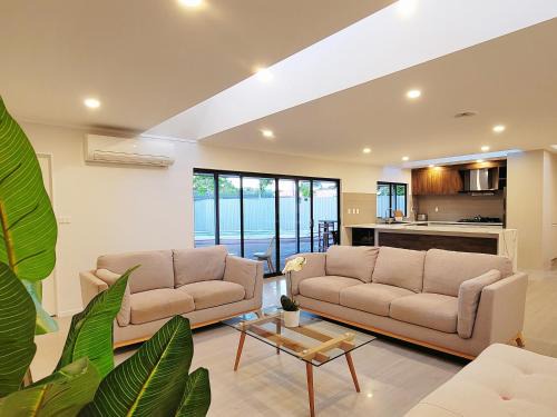 Luxury Bay Vacation Home 5 Ensuites & Pool