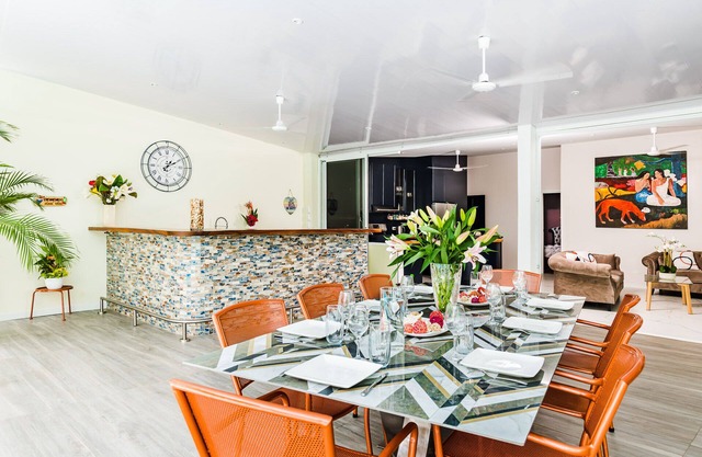 Luxury beachfront-villa Neptune-with infinity pool and fast wifi