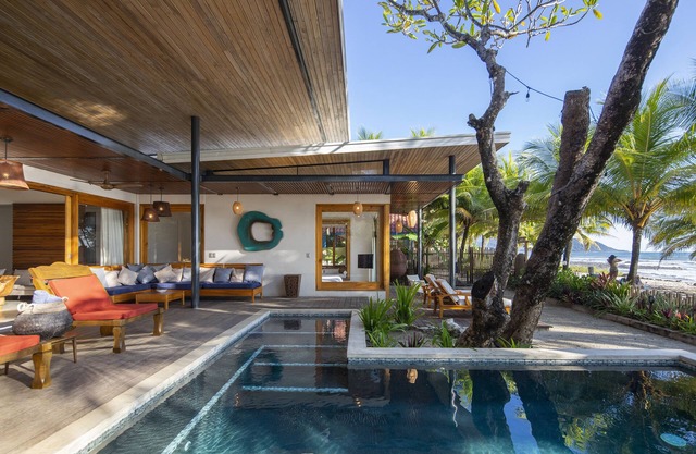 Luxury Beachfront Villa in Akoya