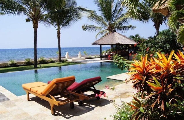 Luxury Beach Front Villa with Infinity Pool, Staff and Breathtaking Views!