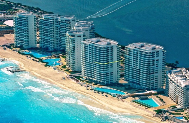LUXURY BEACHFRONT CORNER UNIT/Sleep 10/360 Views/Long Term Welcome!