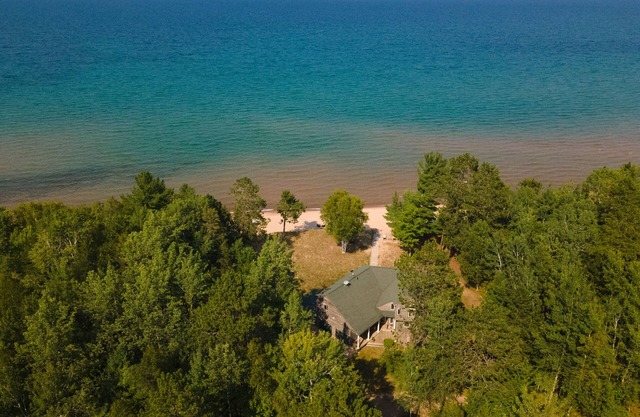 Luxury beachfront retreat15 minutes to town