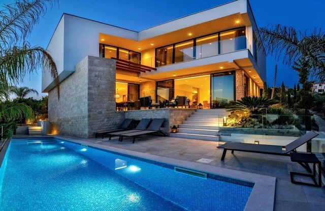 Luxury Beachfront Villa Raquel Solta with Private Pool, Gym with Seaview