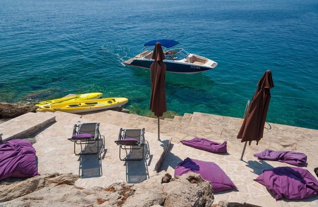 Luxury Beachfront Villa Palazzo di Mare with private heated pool at the beach on Brac Island - Sumartin