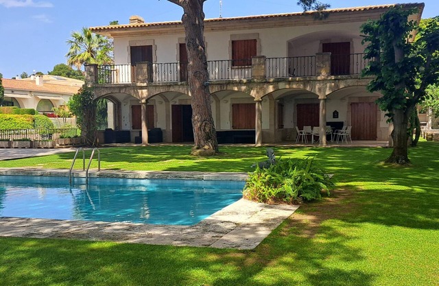 Luxury Beachside Villa with Pool, 100m from S’Agaró Beach