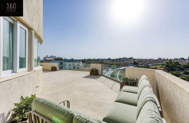 Luxury beautiful penthouse with amazing views & AC