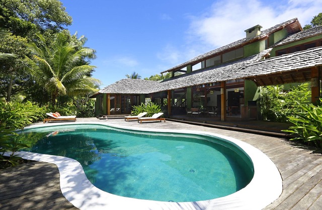 Luxury between the sea and the tropical forest