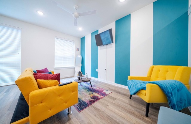 Luxury Brand New 1BR near Dallas Love Field, Free Parking, Wifi and Workspace.