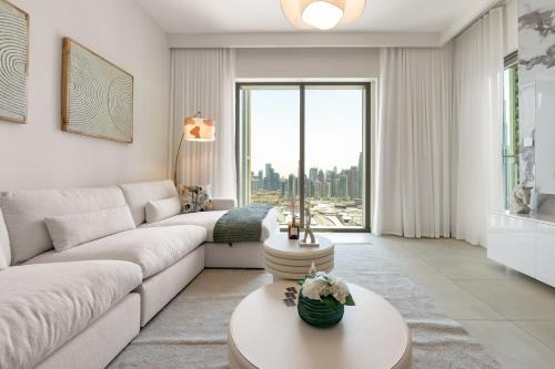 Luxury Burj & Fountain View 3 Bedroom Apartment
