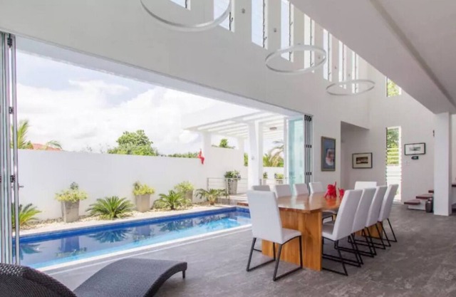 Luxury by the Sea- Garden View Room. Inc Breakfast