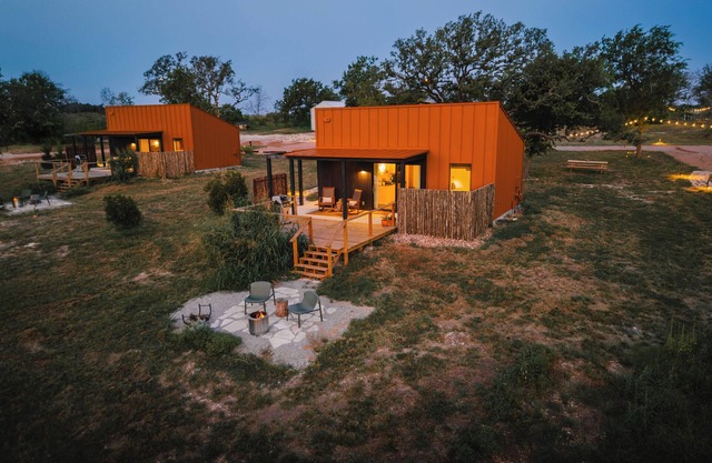 Luxury cabin in the center of the Texas Wine Country; large private porch w/hot tub, gas grill and fire pit; pet friendly
