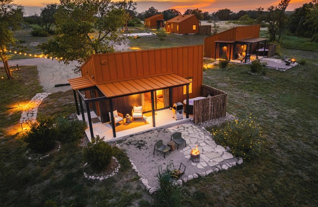Luxury cabin in the center of the Texas Wine Country; large private porch w/hot tub, gas grill and fire pit; pet friendly
