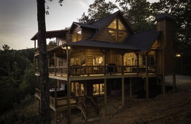 Luxury Cabin, Incredible View, Amazing Sunrise & Sunset, Secluded, Pet Friendly