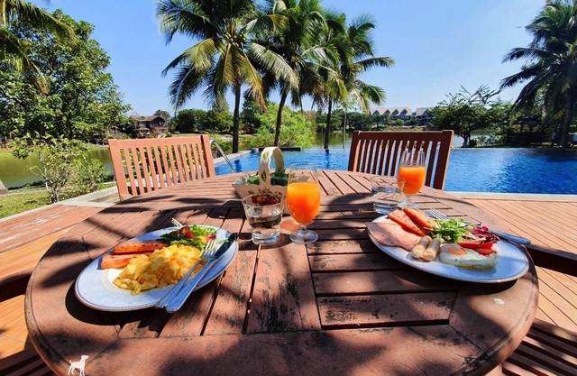 LUXURY CABIN POOL VILLA, KHAO-YAI