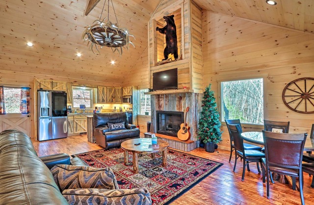 Luxury Cabin Vacation Rental in Mineral Bluff