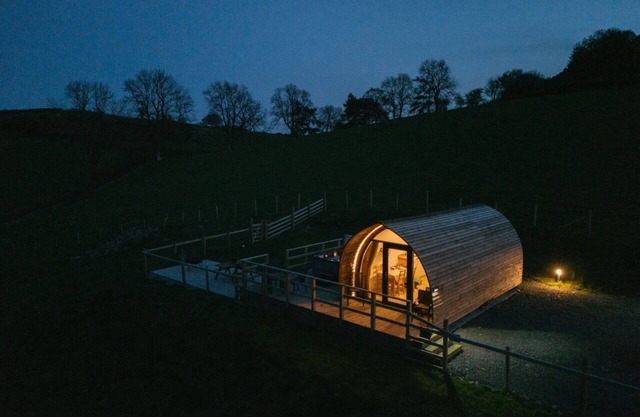 Luxury Cabin with Hot Tub in the Welsh Countryside