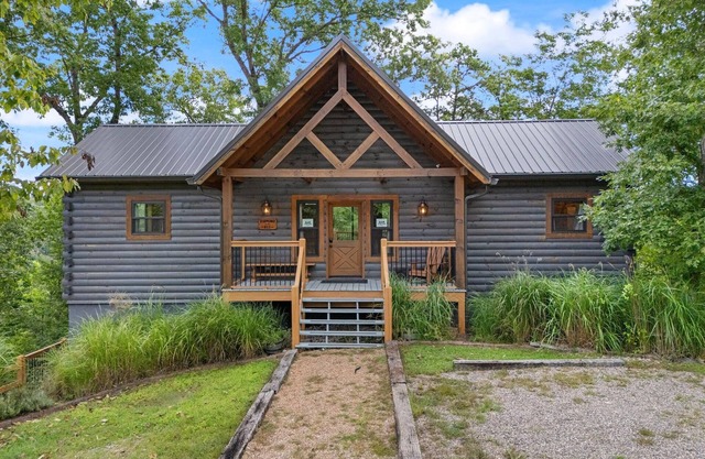 Luxury Cabin with Rustic Elegance