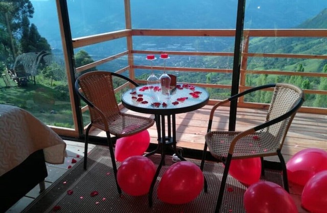 Luxury Cabins: Romantic Plans, PRIVAD Anniversary