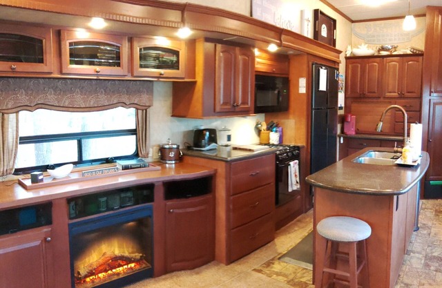 Luxury camping on horse farm in Reddick.