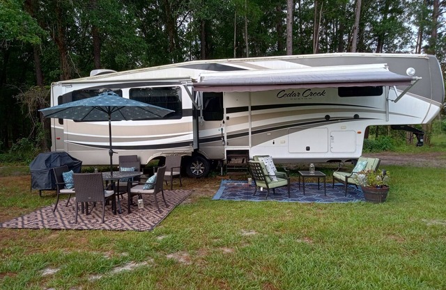 Luxury camping on horse farm in Reddick