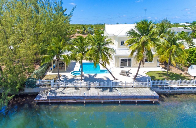 Luxury canalfront Villa on Grand Cayman's Seven Mile Beach Corridor