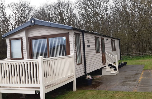 Luxury Caravan Only 10 Mins From the Beach