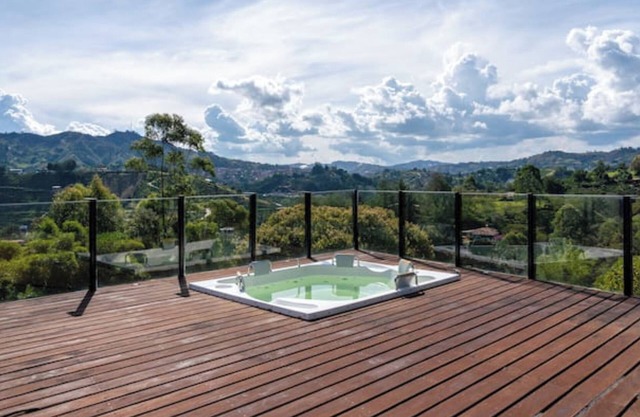 Luxury "Casa Hollywood" in Guatape!
