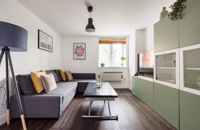 Luxury Central Apartment in Waterloo