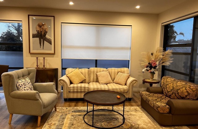 Luxury & Central location with 3 Bedroom&3.5 Bath -3 mins drive to cornwall park