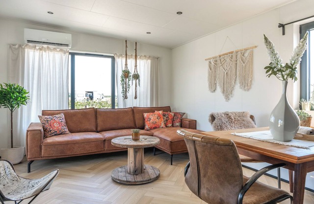 Luxury chalet (4 people) on mini campsite in Waarde