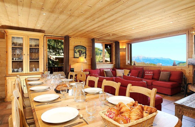 Luxury chalet 8 bedrooms with sauna and parking in Courchevel La Tania