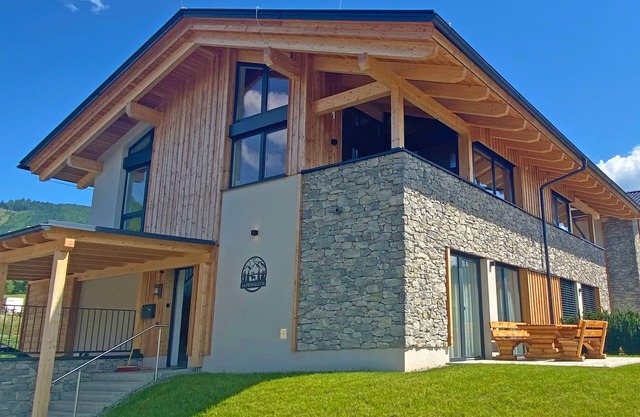 Luxury chalet Alpenglück with sauna at ski slope